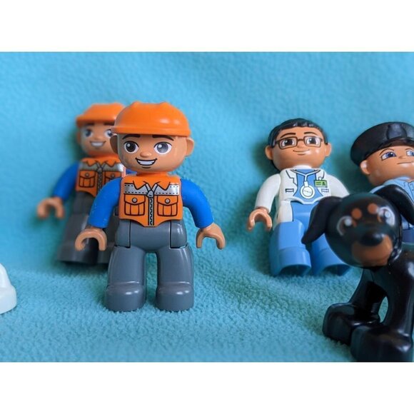 9 Piece Lego Duplo Town Figurines Replacements Bundle Lot w/ 2009 Postman - Picture 3 of 9